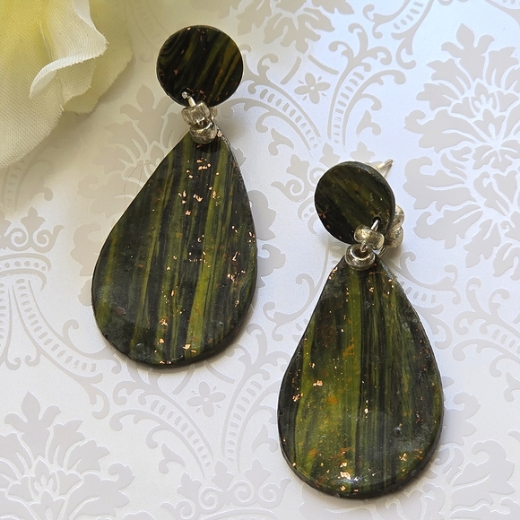Green Bamboo Color Earrings - Picture 1 of 2